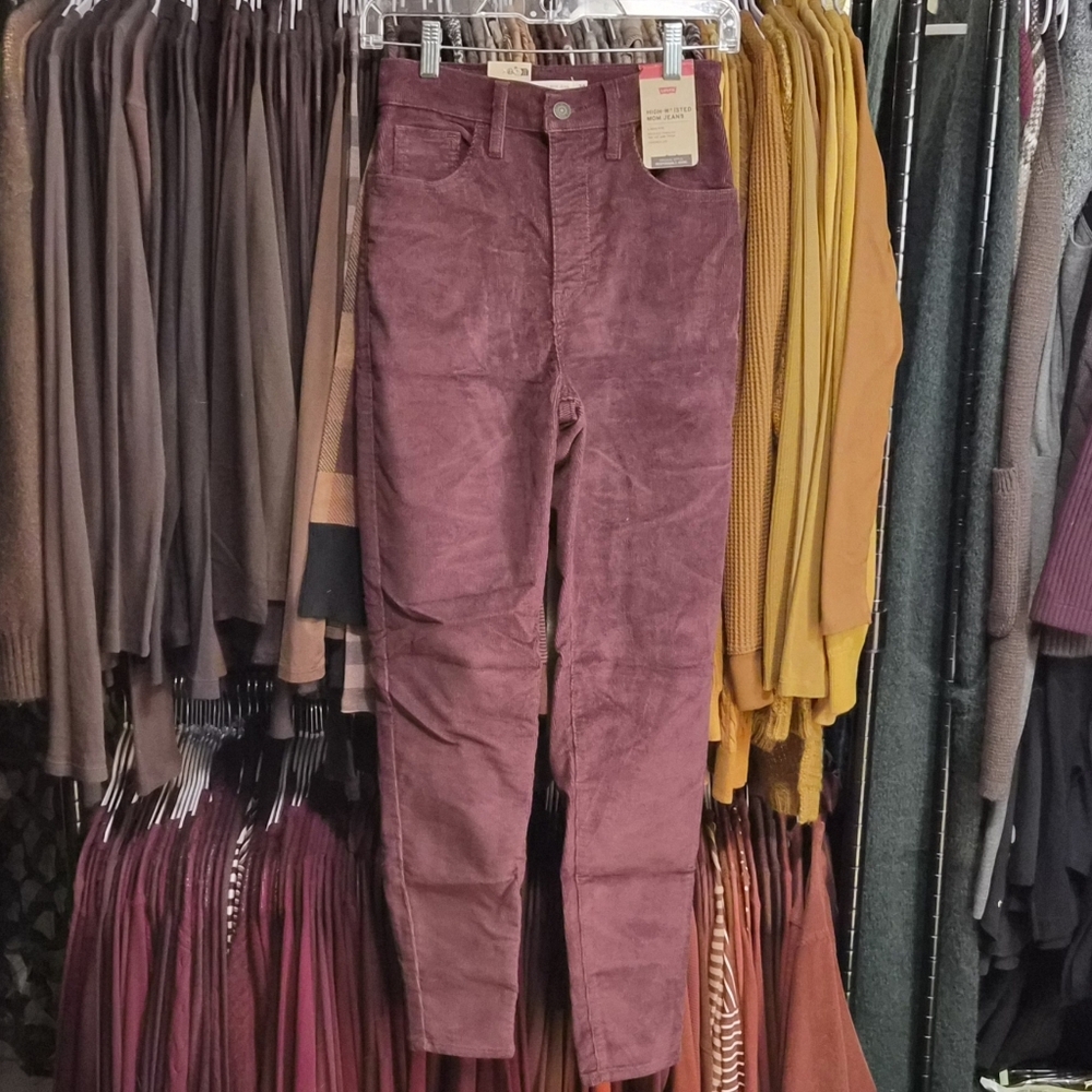 NWT Levi's High Waisted Mom Jeans